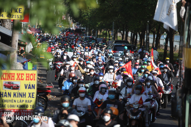 Hàng nghìn người đến đón khiến Thuỳ Tiên liên tục khóc, có gì trong nhà thi đấu Phú Thọ?-6