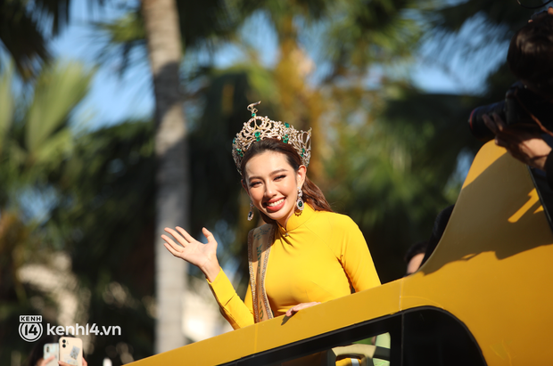 Hàng nghìn người đến đón khiến Thuỳ Tiên liên tục khóc, có gì trong nhà thi đấu Phú Thọ?-8