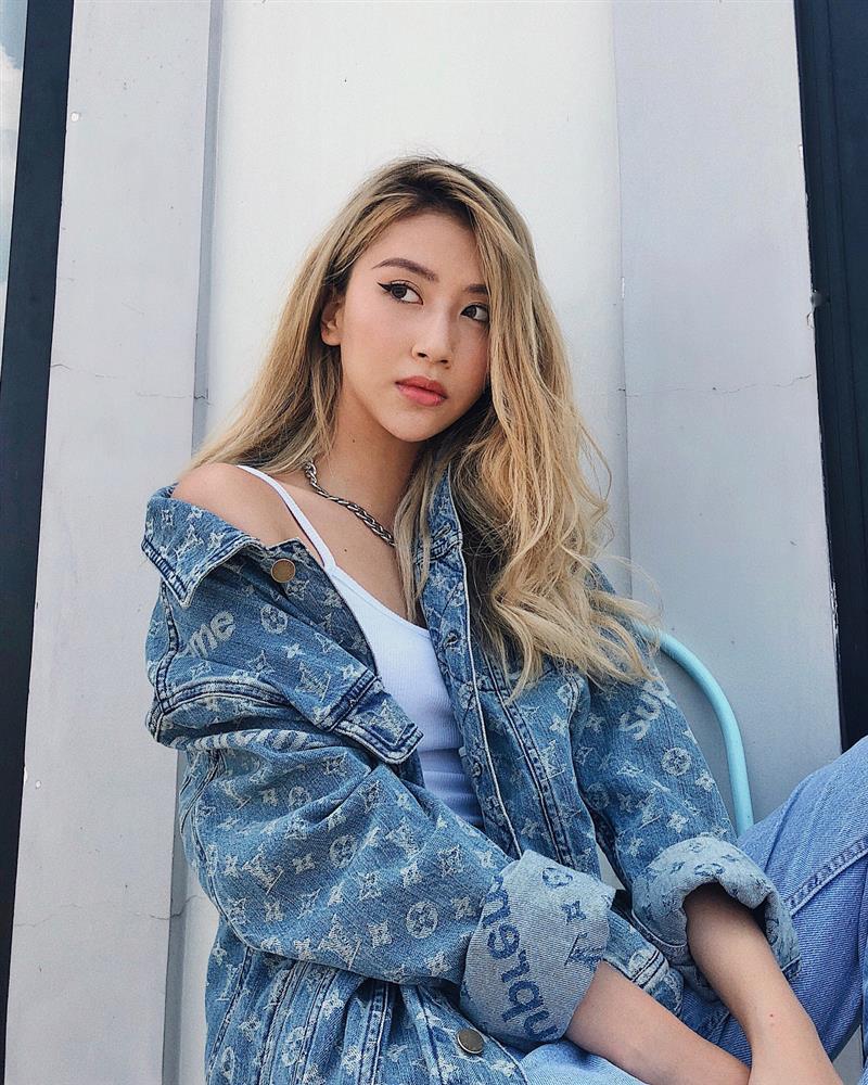 Học song Hà Hà Hồ - Hà Tăng mix đồ Tết chất ngất với áo khoác jean-14