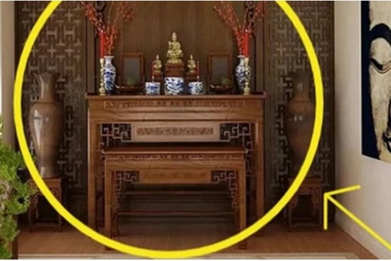 Đặt bàn thờ đúng nơi tán tài: Gia chủ vái tứ phương vẫn nghèo mãi, công việc bấp bênh, vợ chồng lục đục