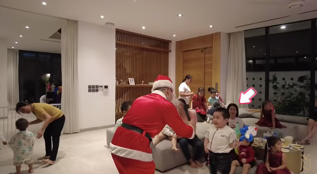 Lộ cảnh Diệp Lâm Anh vẫn mở tiệc với họ hàng nhà chồng chỉ 10 ngày trước biến xác nhận ly thân, dọn đi-3