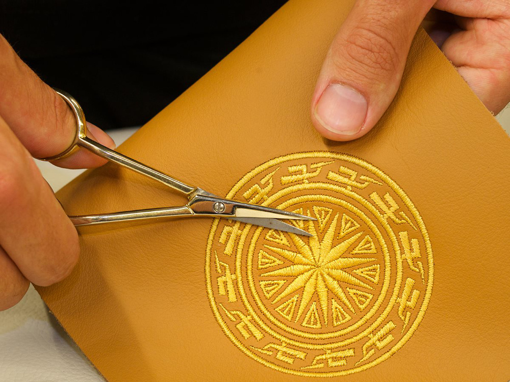 Chủ tịch Trịnh Văn Quyết - ‘dân chơi xe’ khét tiếng: Sở hữu Rolls-Royce Phantom Lửa Thiêng 51 tỷ, Maybach S600 Pullman được ví là ‘biệt thự biết đi’ lên tới triệu đô…-3