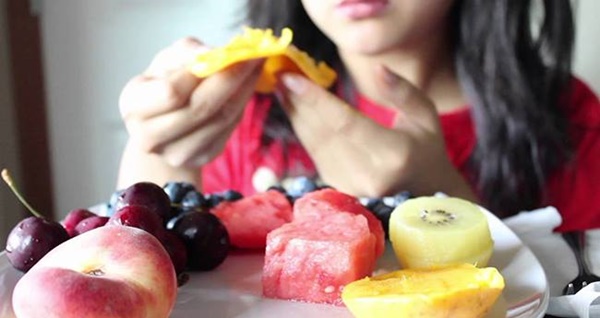 Ngay sau bữa cơm, người Việt cực thích ăn một thứ nhưng lại là nguyên nhân gây hại dạ dày, béo phì, tránh ngay còn kịp!-1