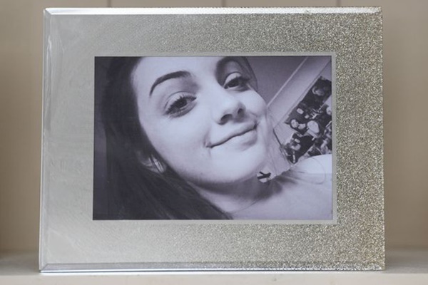 Nữ sinh lớp 8 đột ngột treo cổ tự vẫn, chỉ để lại tin nhắn cuối cùng đúng 1 chữ gửi người lạ” khiến cha mẹ ân hận khôn nguôi-2