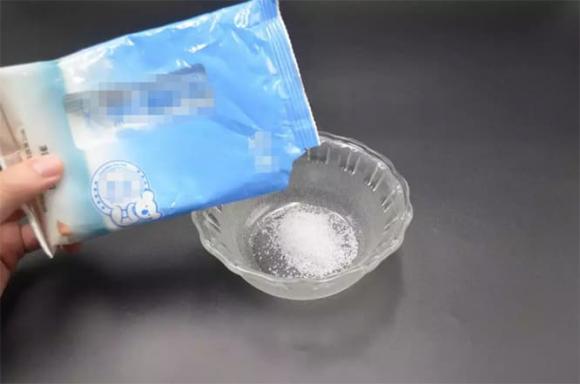 Rèm cửa bị bẩn, không cần phải tháo rời hay giặt máy, dạy cho bạn một mẹo! Mấy phút sau rèm sạch như mới, thật tuyệt vời để học-1