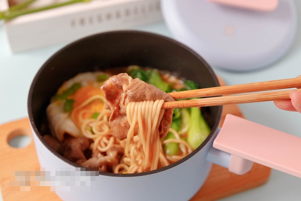 Mì bò mà nấu theo kiểu này ngon mê ly, chỉ mất 5 phút là đã có bữa sáng đủ chất-1