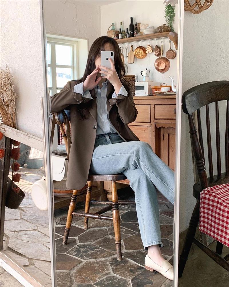 3 kiểu quần jeans chị em 30+ nên đầu tư nhất: Đảm bảo nhắm mắt cũng mặc đẹp-10