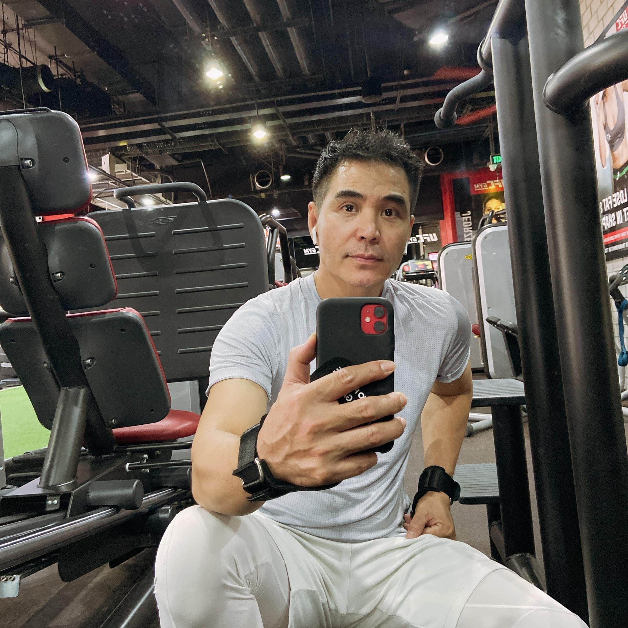 Diễn viên Trung Dũng U50: Sống một mình bình yên bên chú mèo nhỏ-14