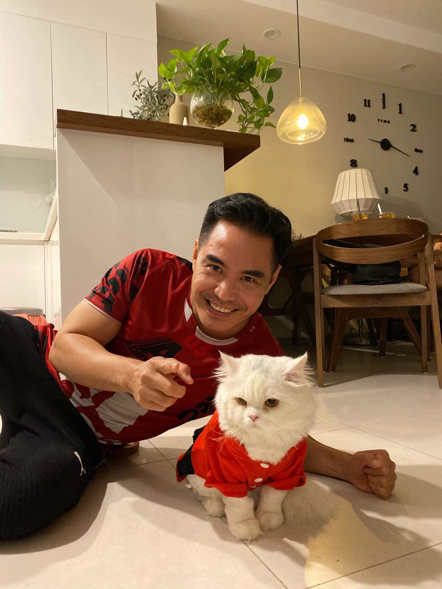 Diễn viên Trung Dũng U50: Sống một mình bình yên bên chú mèo nhỏ-11