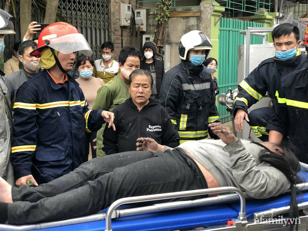 Người hùng đạp bung cửa sắt cứu sống bé gái trong ngôi nhà cháy dữ dội ở Hà Nội: Ai cũng sẽ làm như tôi thôi-6