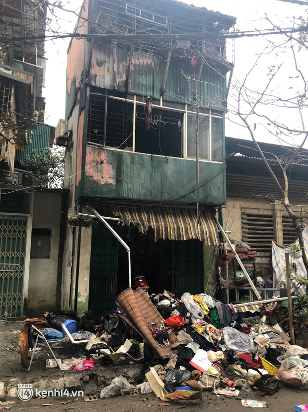 Hoàn cảnh thương tâm của bé gái được cứu sống trong vụ cháy ở Hà Nội: Ông bà ngoại tần tảo nuôi 2 cháu mồ côi-1