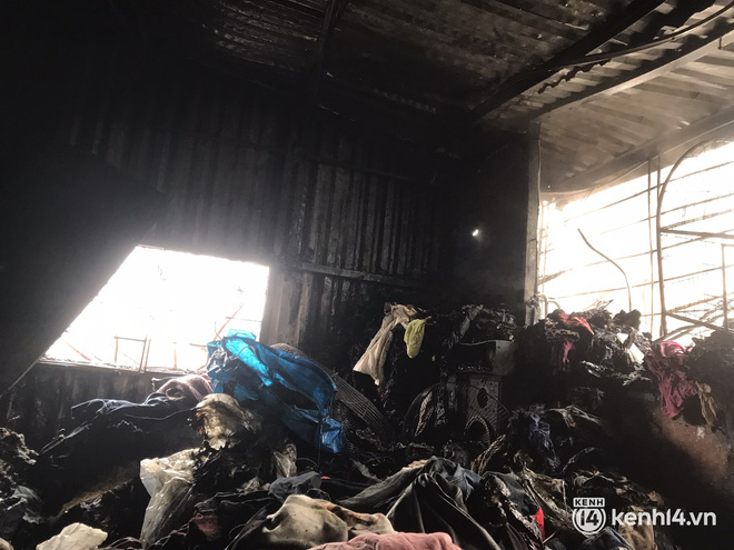 Hoàn cảnh thương tâm của bé gái được cứu sống trong vụ cháy ở Hà Nội: Ông bà ngoại tần tảo nuôi 2 cháu mồ côi-2