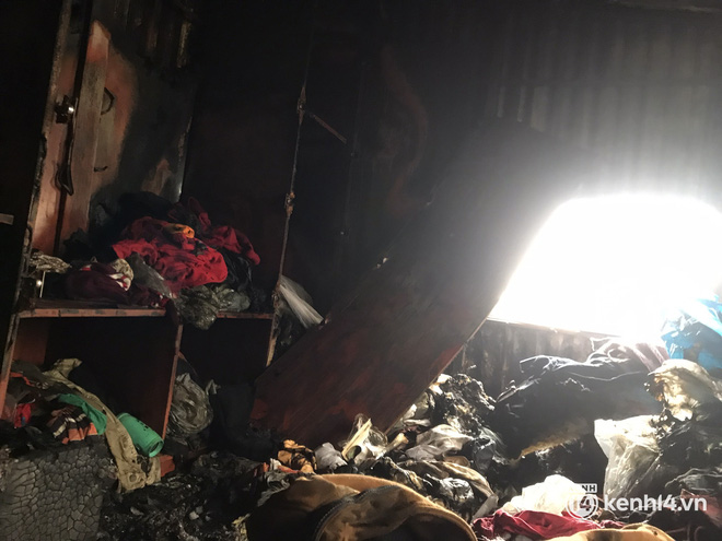 Hoàn cảnh thương tâm của bé gái được cứu sống trong vụ cháy ở Hà Nội: Ông bà ngoại tần tảo nuôi 2 cháu mồ côi-4