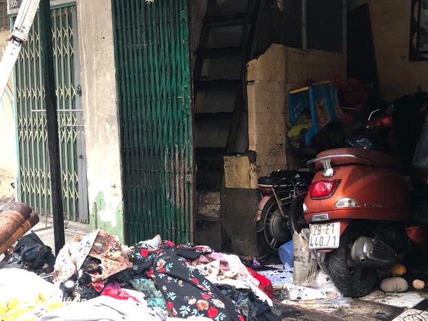 Hoàn cảnh thương tâm của bé gái được cứu sống trong vụ cháy ở Hà Nội: Ông bà ngoại tần tảo nuôi 2 cháu mồ côi-6