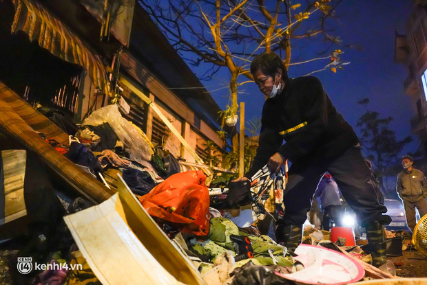 Hoàn cảnh thương tâm của bé gái được cứu sống trong vụ cháy ở Hà Nội: Ông bà ngoại tần tảo nuôi 2 cháu mồ côi-7