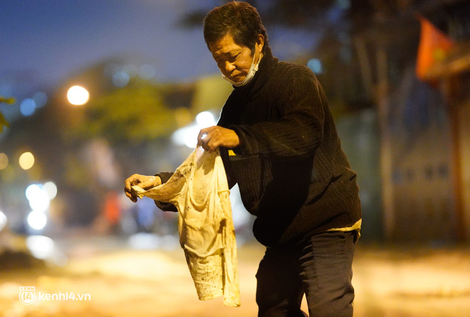 Hoàn cảnh thương tâm của bé gái được cứu sống trong vụ cháy ở Hà Nội: Ông bà ngoại tần tảo nuôi 2 cháu mồ côi-8