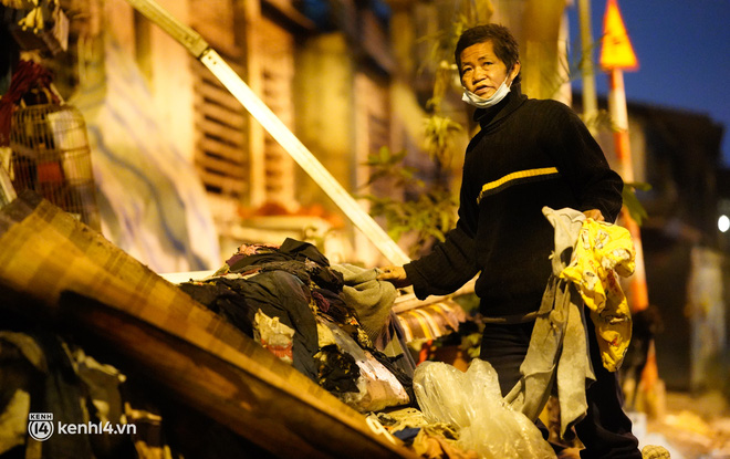 Hoàn cảnh thương tâm của bé gái được cứu sống trong vụ cháy ở Hà Nội: Ông bà ngoại tần tảo nuôi 2 cháu mồ côi-9