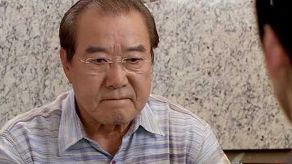 Con dâu đang ở cữ bị mẹ chồng bắt ăn cơm thừa, việc làm của bố chồng khiến ai cũng tấm tắc-3