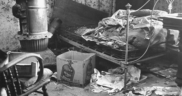 Cậu học trò nhút nhát trở thành gã đồ tể giết người không gớm tay, nhà chứa đầy tội ác, kết quả nuôi dạy của người mẹ đầy kiểm soát-5