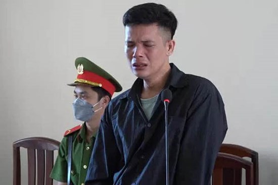 CLIP: Khóc nức nở trước tòa vì giết con sau khi vợ bỏ đi Phú Quốc