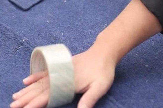 Mẹo làm sạch nhà, đồ vật chỉ với một cuộn băng dính
