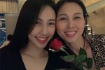 Netizen xôn xao clip Hoa hậu Thuỳ Tiên ngồi kề cận chồng cũ Lệ Quyên tại 1 sự kiện-5