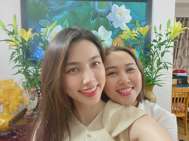 Thuỳ Tiên làm rõ lý do mẹ ruột lủi thủi bắt xe ôm về 1 mình sau sự kiện hoành tráng của con gái-6