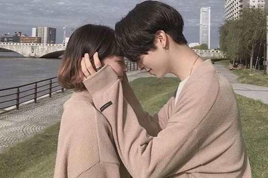 Bạn gái thân và người yêu lén lút qua lại, cô nàng có màn 