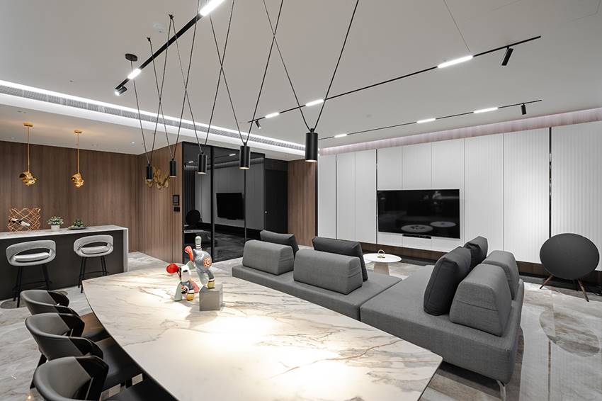 Căn hộ 3 thế hệ sinh sống với thiết kế ẩn thông minh, che giấu mọi không gian lưu trữ-2