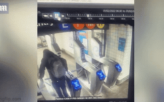 Định gian lận trốn vé tàu, nam thanh niên chẳng ngờ phải trả giá bằng cả mạng sống, CCTV cho thấy khoảnh khắc cuối đời gây ám ảnh-3