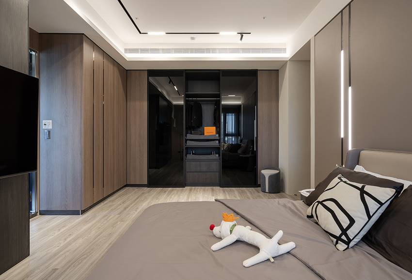 Căn hộ 3 thế hệ sinh sống với thiết kế ẩn thông minh, che giấu mọi không gian lưu trữ-26