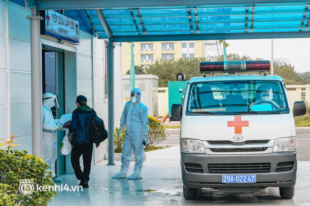 ẢNH: F0 nặng và nguy kịch ở Hà Nội tăng nhanh, bệnh viện tuyến cuối áp lực giành giật sự sống cho bệnh nhân-1