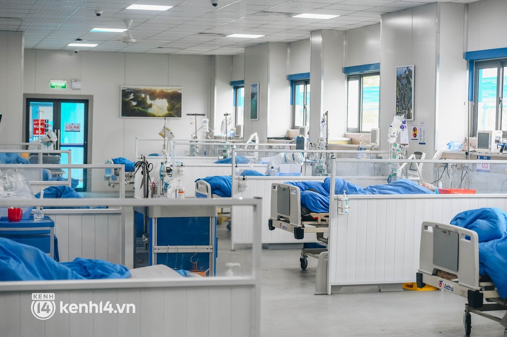 ẢNH: F0 nặng và nguy kịch ở Hà Nội tăng nhanh, bệnh viện tuyến cuối áp lực giành giật sự sống cho bệnh nhân-3