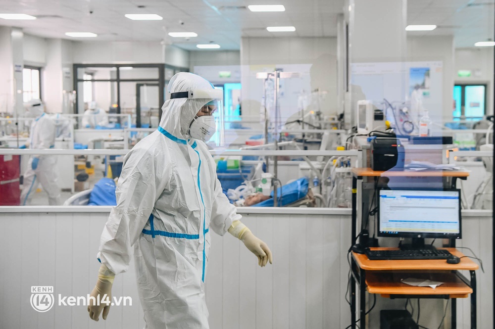 ẢNH: F0 nặng và nguy kịch ở Hà Nội tăng nhanh, bệnh viện tuyến cuối áp lực giành giật sự sống cho bệnh nhân-7