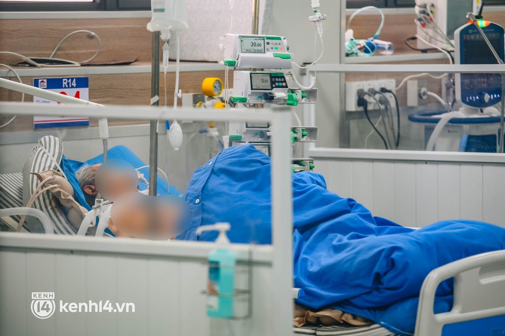ẢNH: F0 nặng và nguy kịch ở Hà Nội tăng nhanh, bệnh viện tuyến cuối áp lực giành giật sự sống cho bệnh nhân-9