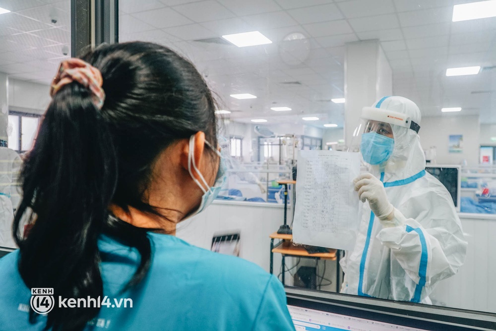 ẢNH: F0 nặng và nguy kịch ở Hà Nội tăng nhanh, bệnh viện tuyến cuối áp lực giành giật sự sống cho bệnh nhân-10