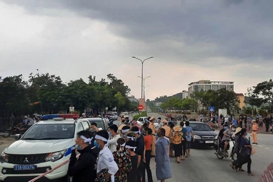 Bé 14 tuổi bị đánh dã man, bắt đập đầu vào tường đến chết, xịt nước lạnh giữa mùa đông