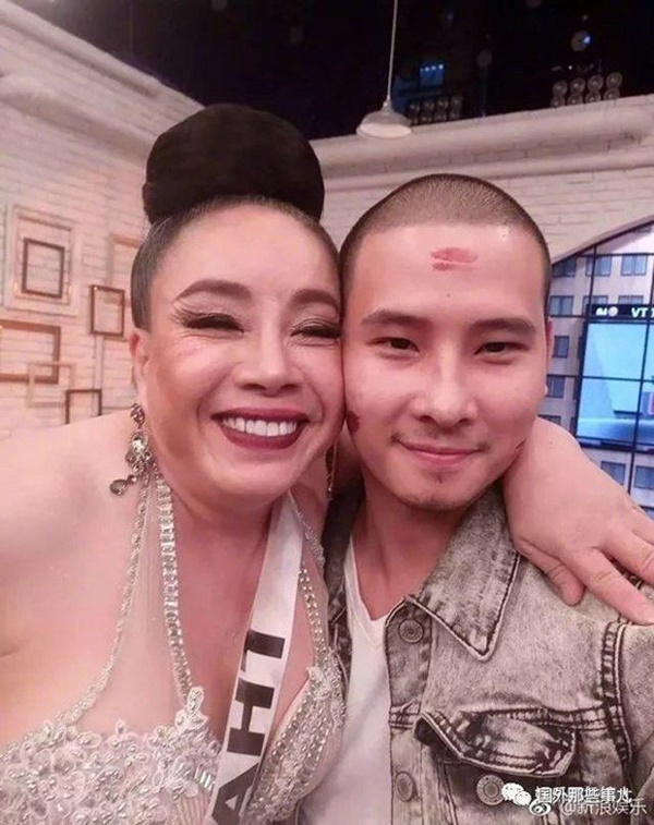 Nữ đại gia 63 tuổi từng tuyển chồng đủ sức yêu 28 lần/ngày, gần 60.000 trai trẻ ứng tuyển khiến MXH châu Á bàn tán rôm rả giờ ra sao?-2