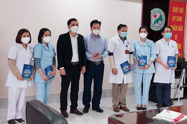 Liên đoàn lao động Thành phố thăm, động viên các đơn vị tuyến đầu chống dịch dịp Tết Nguyên đán Nhâm Dần-1