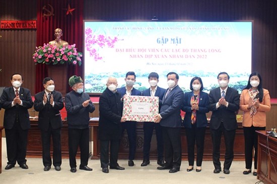 Lãnh đạo Thành phố gặp mặt đại biểu hội viên Câu lạc bộ Thăng Long