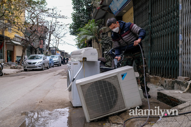 Vụ bé gái mắc kẹt trong ngôi nhà cháy ở Hà Nội: Anh thợ sửa điều hòa có đôi mắt cười kể về cảm giác không thể nào tả được bên khung cửa sổ sinh-tử-2