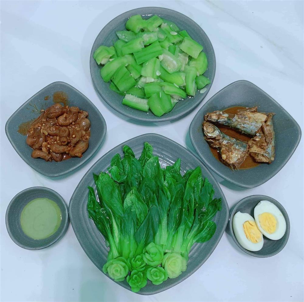 Bị lời ra tiếng vào chê bai vóc dáng, bà mẹ 5 con tiết lộ độc chiêu giảm 17kg ngoạn mục, ai nhìn cũng mê-8