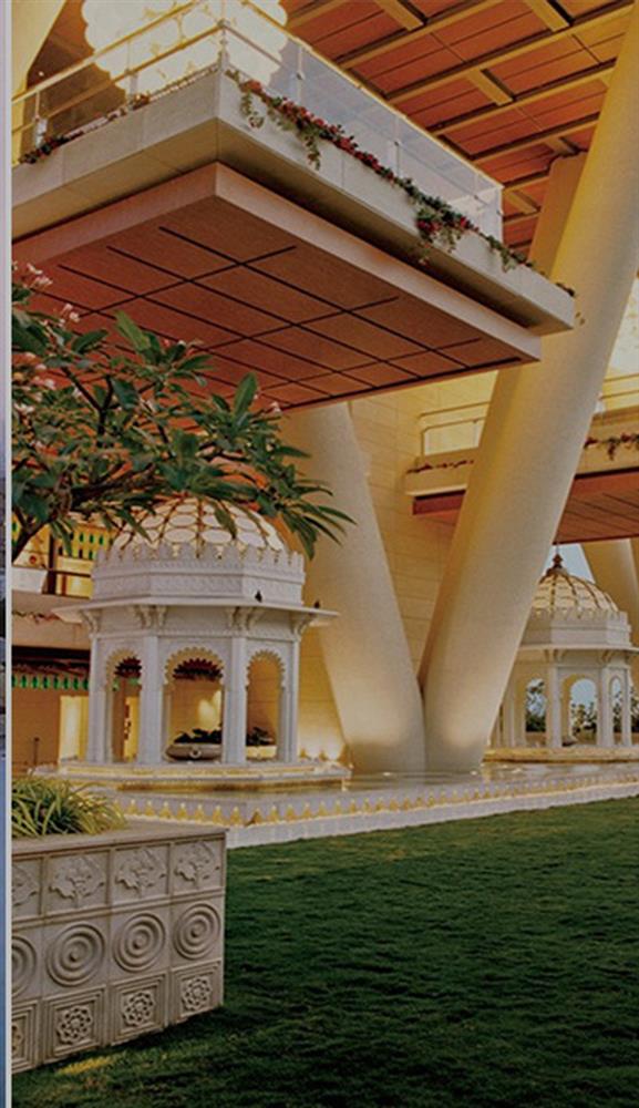 Cận cảnh: Nhà 2 tỷ đô đắt nhất hành tinh của tỷ phú Ấn Độ, sở hữu 3 sân đáp trực thăng, chứa 168 siêu xe và có 600 nhân viên phục vụ dọn dẹp-3