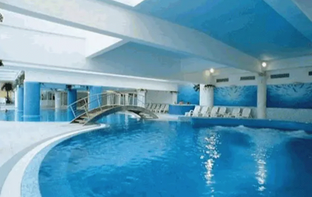 Cận cảnh: Nhà 2 tỷ đô đắt nhất hành tinh của tỷ phú Ấn Độ, sở hữu 3 sân đáp trực thăng, chứa 168 siêu xe và có 600 nhân viên phục vụ dọn dẹp-11