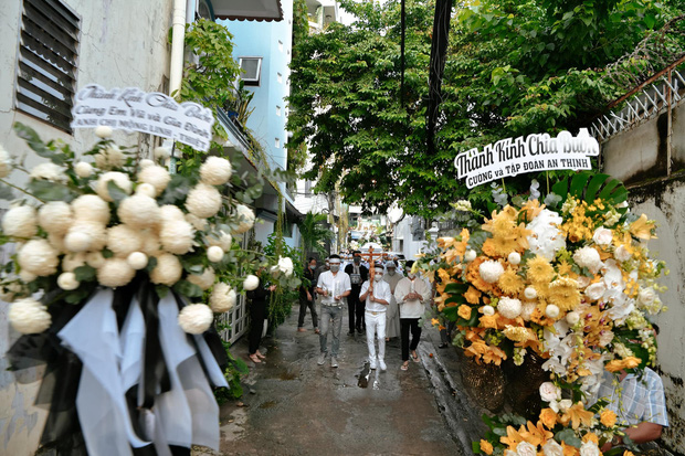Dương Triệu Vũ đăng loạt ảnh trong đám tang bố, NS Hoài Linh ngã quỵ trước linh cữu-5