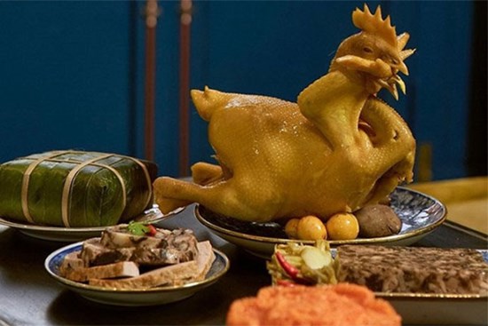 Bí quyết luộc gà cúng đẹp dáng, da vàng óng mà vẫn chín đều cho đêm Giao thừa
