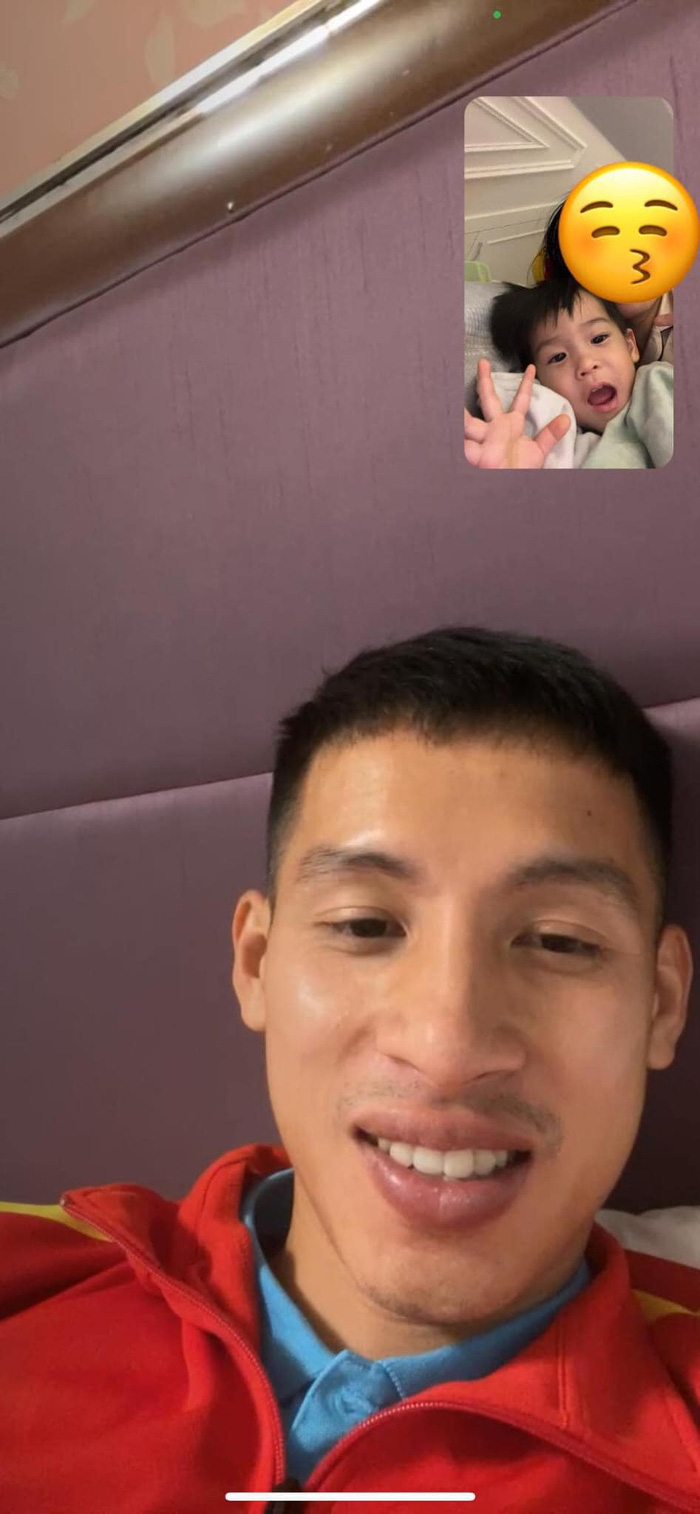 Con gái Quế Ngọc Hải thơm tay bố, làm đầu bếp và ngân nga hát siêu đáng yêu-2