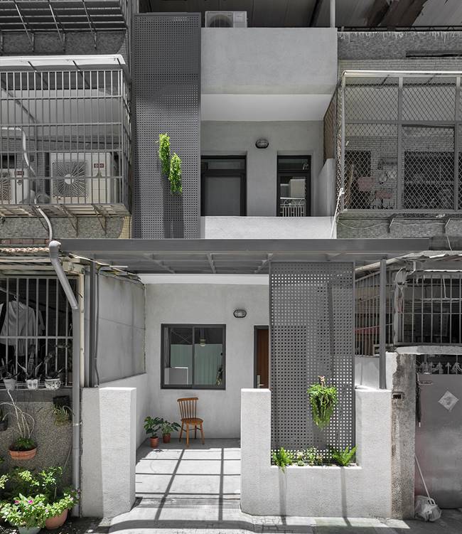 Nhà 2 tầng 50 năm tuổi cũ kỹ lột xác thành tổ ấm hiện đại, trang nhã trong ánh sáng tự nhiên dịu nhẹ-5