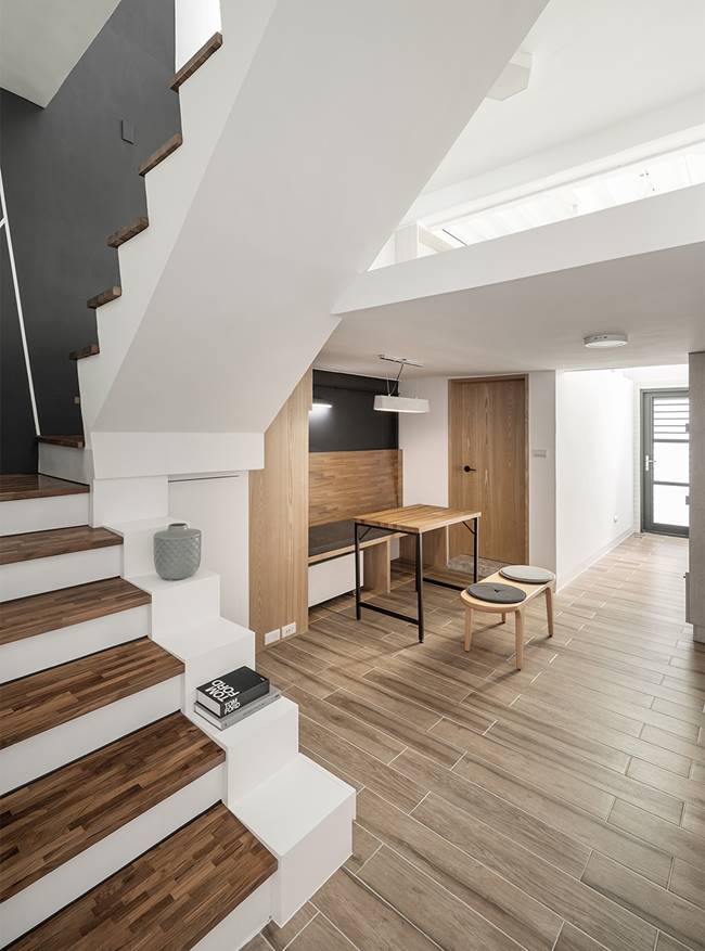 Nhà 2 tầng 50 năm tuổi cũ kỹ lột xác thành tổ ấm hiện đại, trang nhã trong ánh sáng tự nhiên dịu nhẹ-19