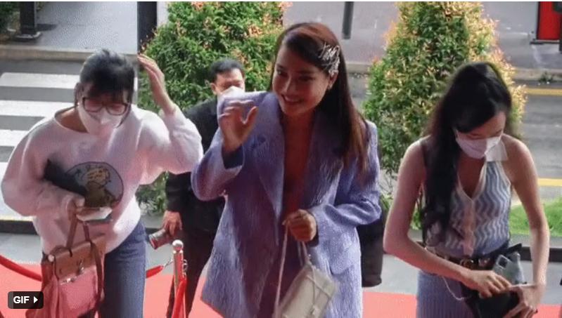 Đụng hàng, Nhã Phương thua đau trước Tiểu Vy vì body gầy nhẳng-6